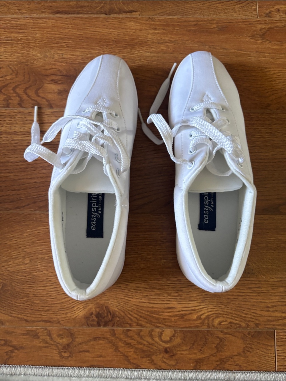 Easy Spirit white casual Oxford tennis shoes in size 8.5